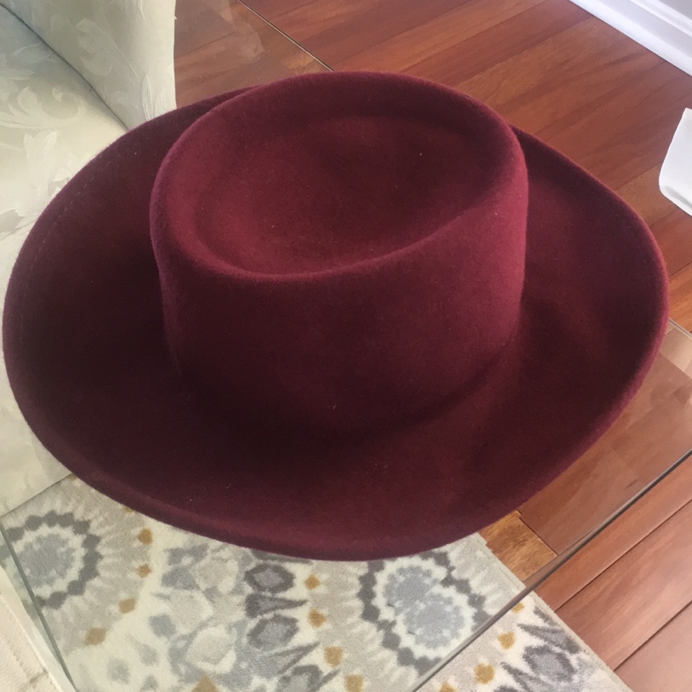 Cute burgundy hat.